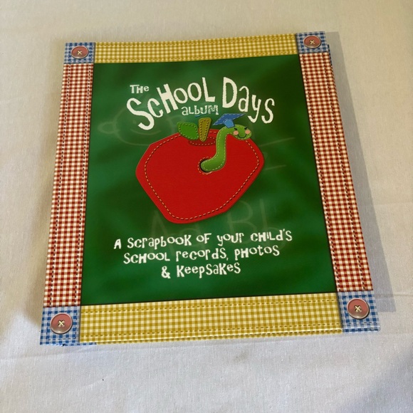 School Days Album Scrapbook of Your Child's School Records, Photos & Keepsakes - Picture 1 of 9